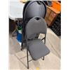 Image 2 : 4 folding chairs