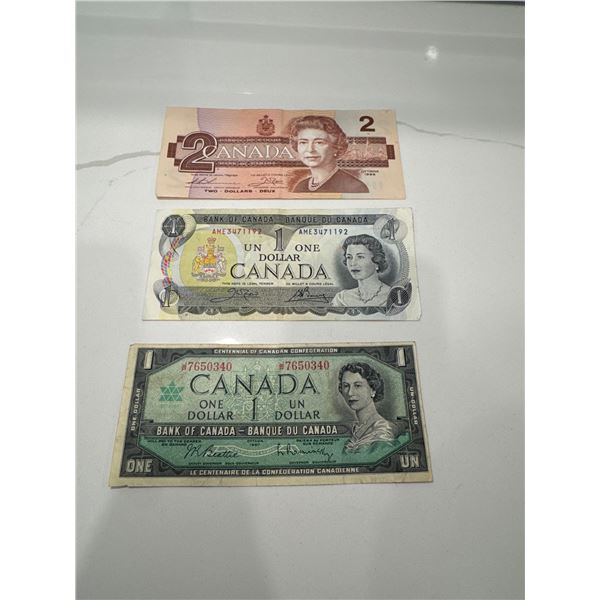 Canada$1 and $2 bills