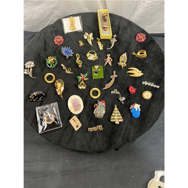 Assorted Fashion Brooches