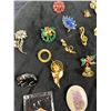 Image 5 : Assorted Fashion Brooches