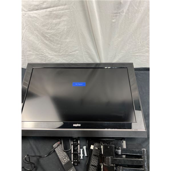 Sanyo 32" LCD TV With Wall Mounting Bracket & Remote