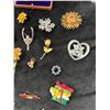 Image 5 : Brooch Assortment