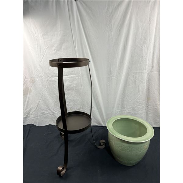 Metal Plant Stand With Decorative Pot