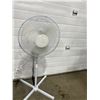 Image 1 : Inertek Oscillating Stand Fan
