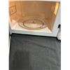Image 2 : Danby Microwave