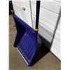 Image 2 : Large Garant Snow Shovel