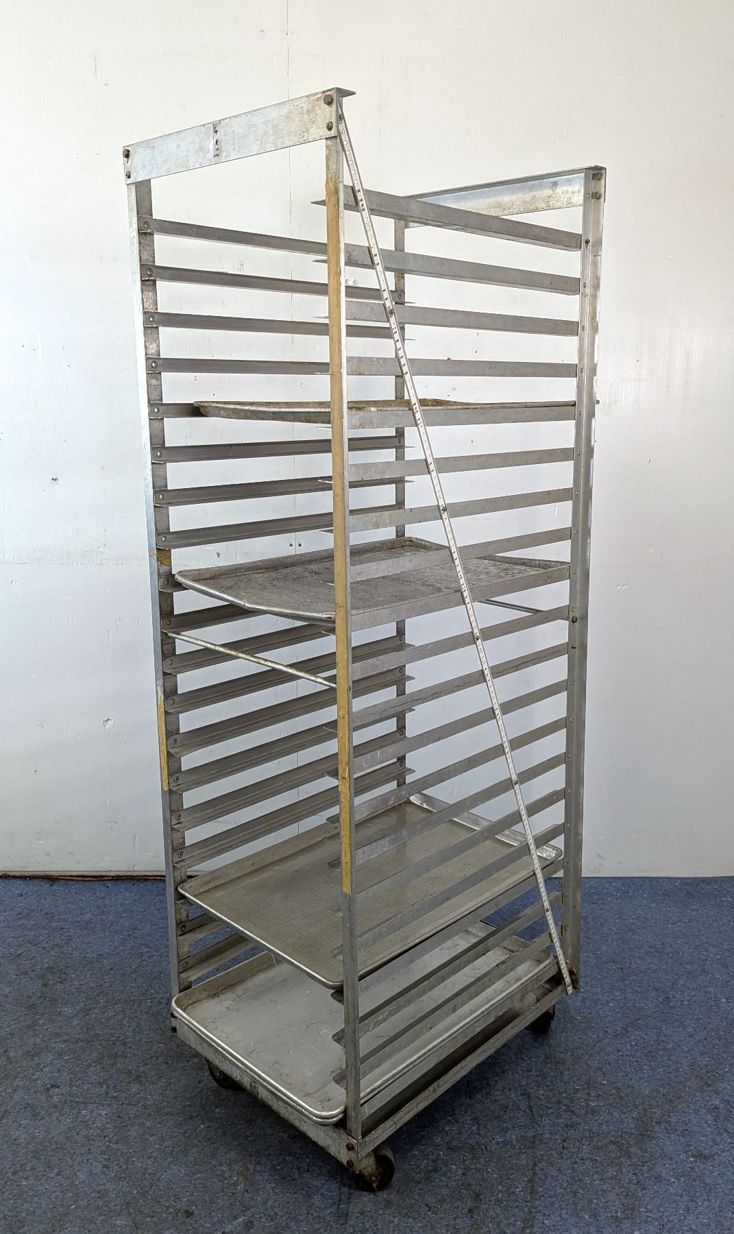 20 Slide Sheet Pan Rack With 4 Full Size Sheet Pans | CS-64/R1