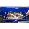 Image 3 : CRAFTSMAN BLUE MOBILE INDUSTRIAL 6 DRAWER TOOL BOX (27"W X 8"D X 43"H) *MISSING 1 DRAWER* &