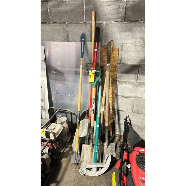 GREENLEE CONDUIT BENDER, 6 ASSORTED SHOVELS & A GREENWORKS HOE