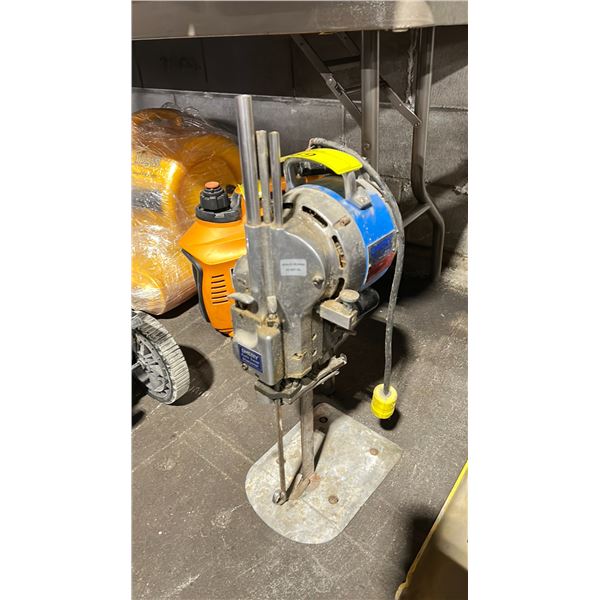 EMERY EC-829 COMMERCIAL ELECTRIC FABRIC CUTTING MACHINE