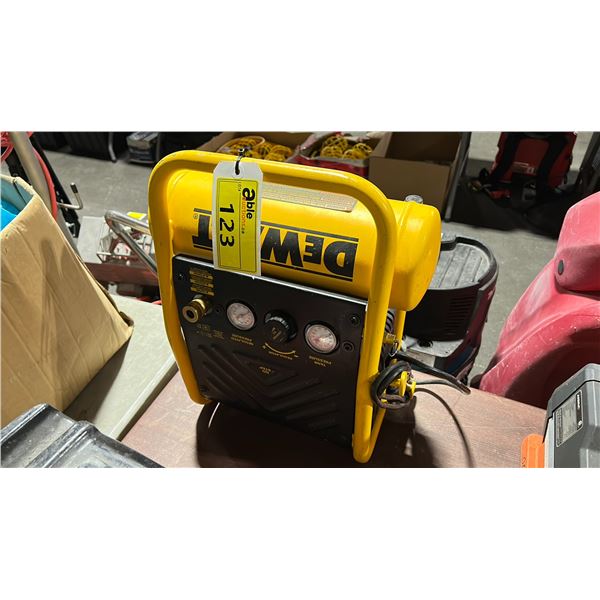 DEWALT D55140 3.8L 135 PSI MAX OIL FREE ELECTRIC TRIM AIR COMPRESSOR