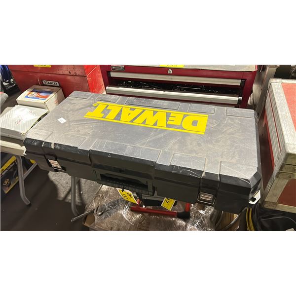 DEWALT D25899 120V ELECTRIC DEMOLITION HAMMER IN A HARD TRANSPORT CASE