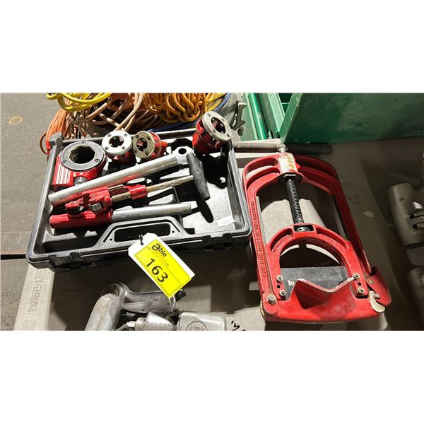 ROTHENBERGER PIPE THREADING/CUTTING SET & REED 125MM HAND OPERATED PIPE CUTTER