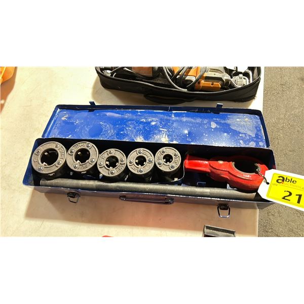 Q74 INDUSTRIAL HAND PIPE THREADING KIT IN METAL TRANSPORT CASE