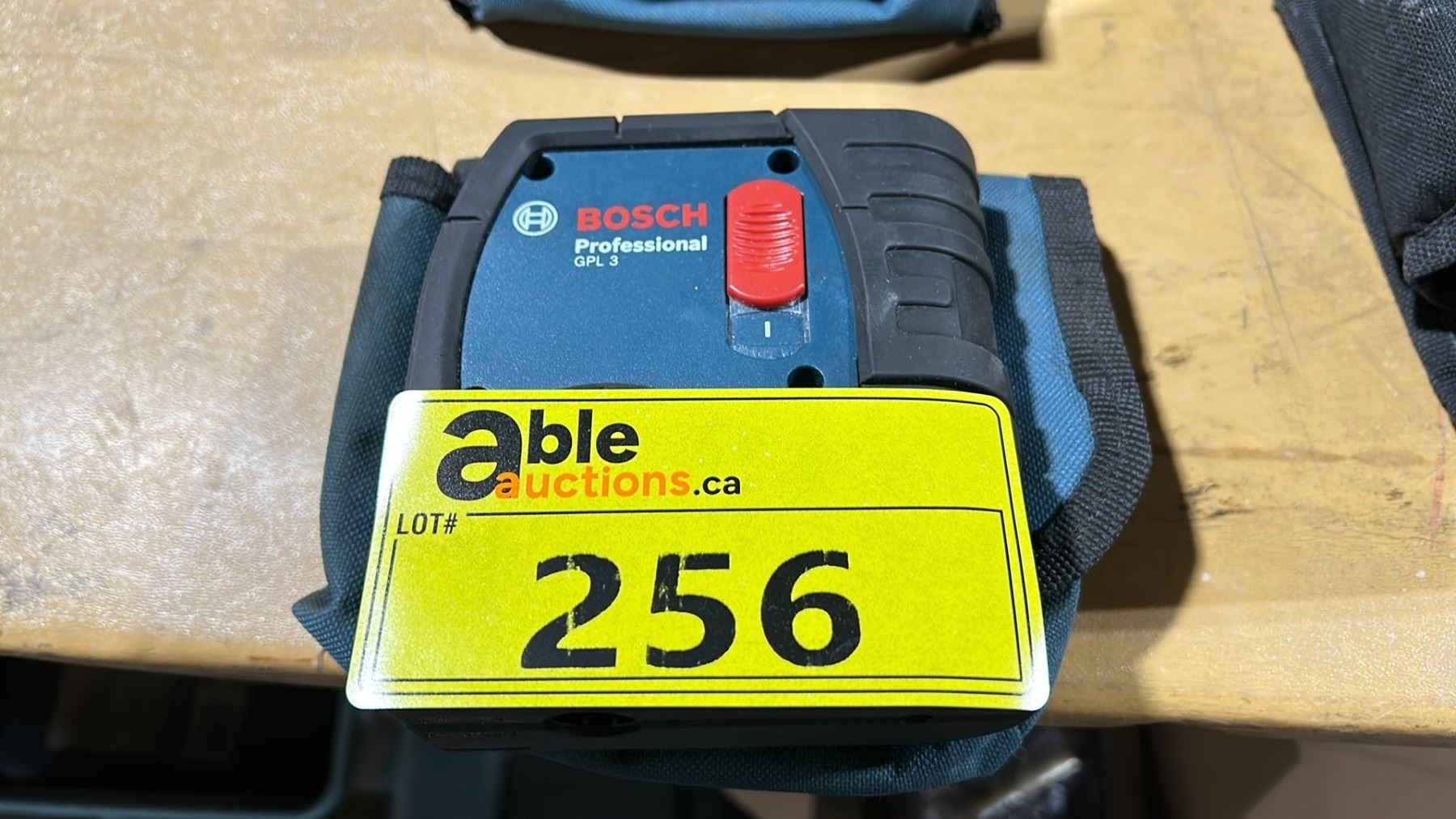 BOSCH PROFESSIONAL GPL 3 THREE-POINT SELF-LEVELING ALIGNMENT LASER WITH ...