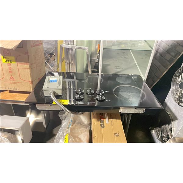 FRIGIDAIRE ELECTROLUX GLEC36S8CBA INSERT 4 BURNER CERAMIC ELECTRIC COOK TOP  *HAD CRACK / CHIP