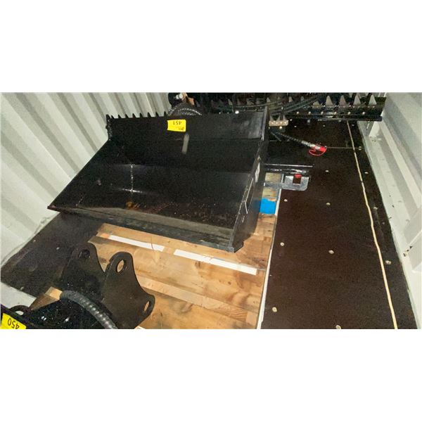 GIYI BLACK 34" 5 TON HYDRAULIC TILTING EXCAVATOR CLEANING BUCKET