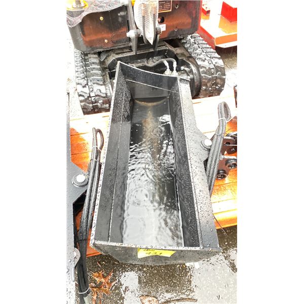 GIYI BLACK 32" MINI EXCAVATOR HYDRAULIC CLEANING BUCKET