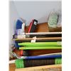 Image 2 : LOT D'ITEMS DE NETTOYAGE ASSORTI