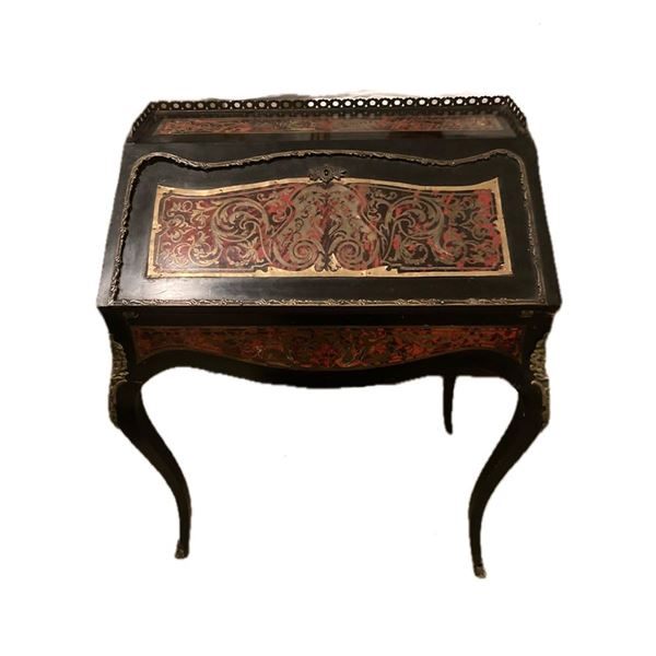 Antique Desk - 26x18x36_