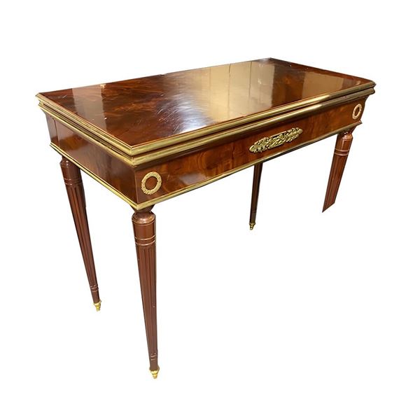Antique Table - 30x35x17Ã¢€Å‚ (Closed) 30x35x34 (Open)