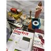Image 3 : Group of Assorted Kitchenware & Decorative Items
