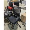 Image 2 : 3 Rolling Office Chairs