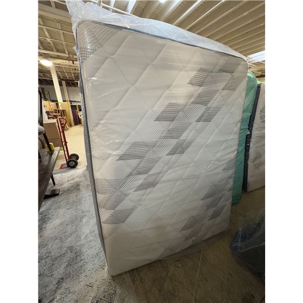 Queen Size Tight Top Barclay Mattress (Side Wall Slightly Damaged)