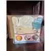 Image 2 : Blinds, Box of S Hooks, Noahs Art Book & Bath Time, & 2 Full Microfibre Sheet Sets