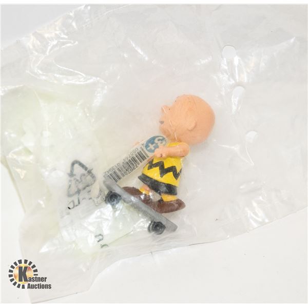 BRAND NEW SCHLEICH CHARLIE BROWN SKATEBOARDING