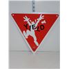 Image 1 : Disney Goofy Yield Plastic Sign