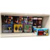 Image 1 : 6 Batman Collectibles: Toys, Cups, Freezer Bar Box