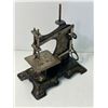 Image 1 : Vintage Little Beauty Sewing Machine