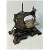 Image 3 : Vintage Little Beauty Sewing Machine