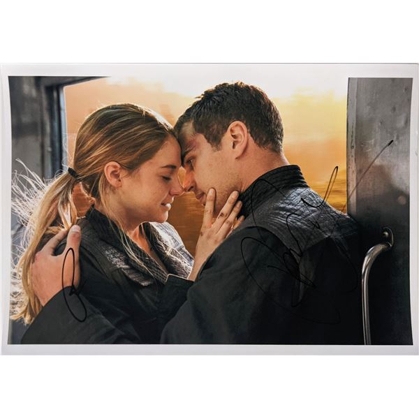 Divergent signed movie photo autographed by Shailene Woodley and Theo James. 12x9 inches