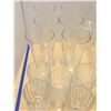 Image 2 : LOT DE 28 COUPES ET VERRES ASST