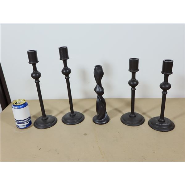 LOT DE 5 BOUGEOIRS