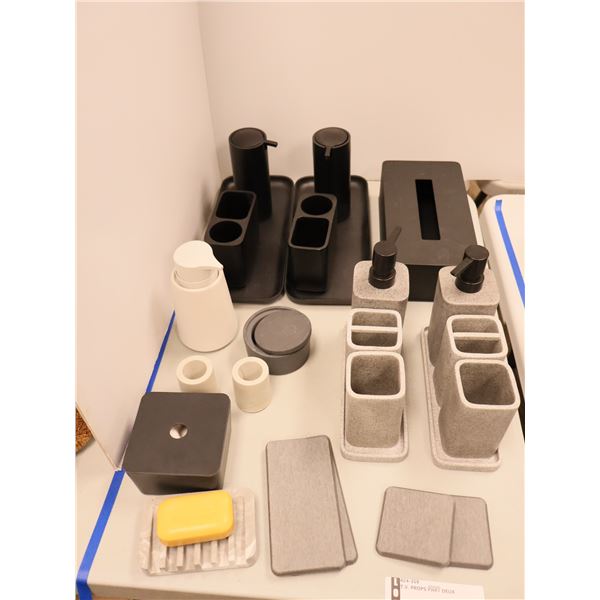 LOT D'ARTICLES DE SALLE DE BAINS ASST