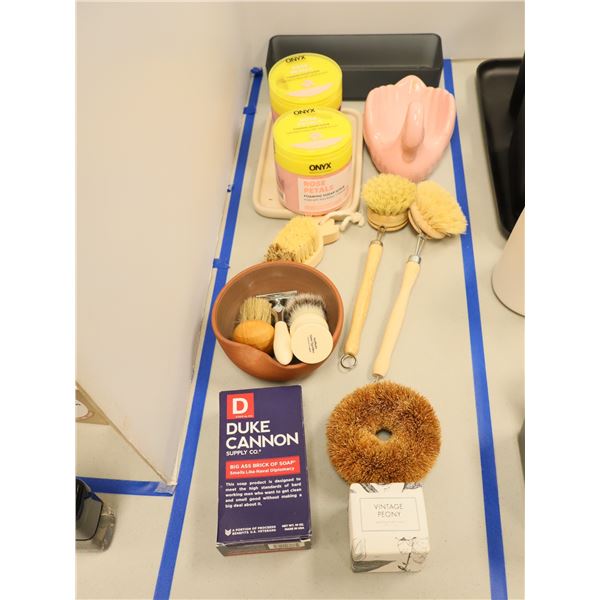 LOT D'ARTICLES DE SALLE DE BAINS ASST