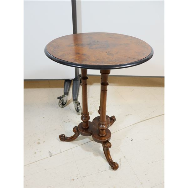 TABLE À PIÉDESTAL 21"d.x27"
