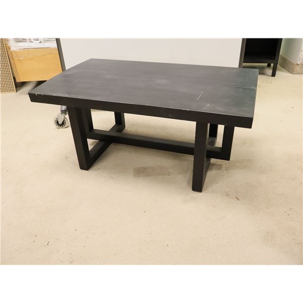 TABLE 40"x24"x18"