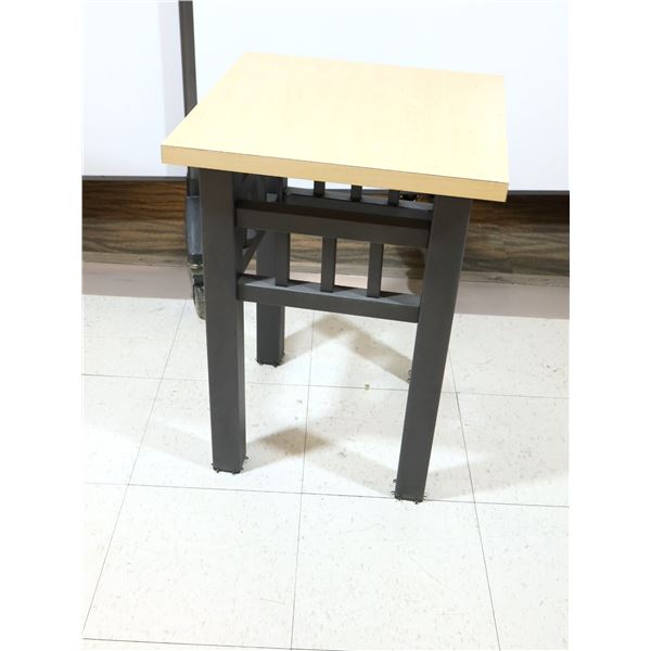 TABLE 18"x18"x25"