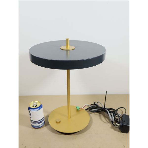 LAMPE DE TABLE