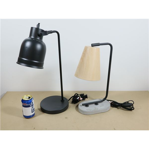LOT DE 2 LAMPES DE BUREAU ASST