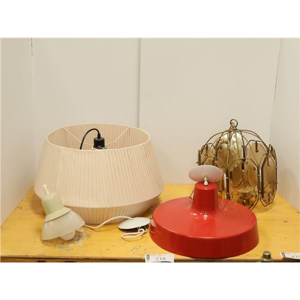 LOT DE 4 LUMIÈRES SUSPENDU ASST