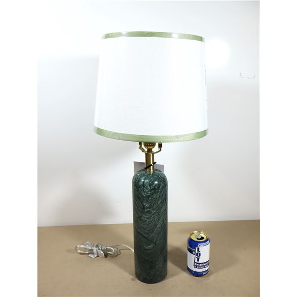 LAMPE DE TABLE