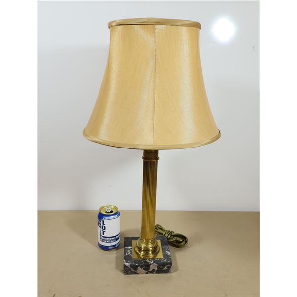 LAMPE DE TABLE