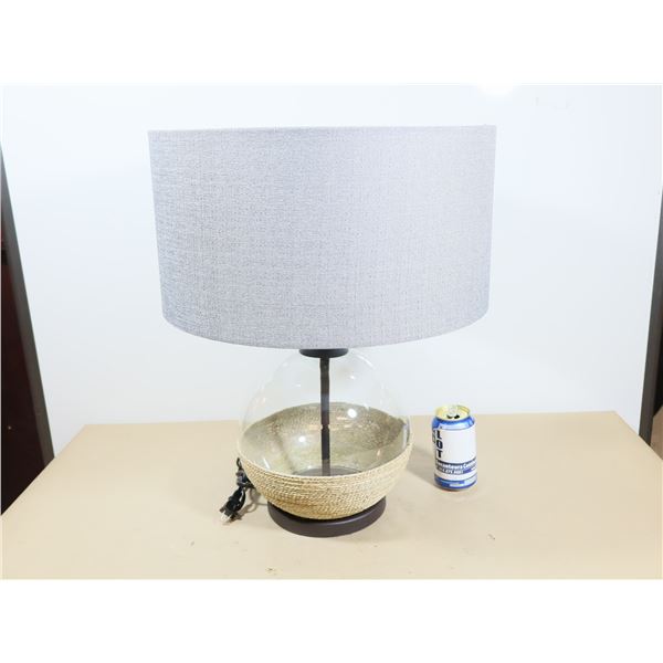 LAMPE DE TABLE