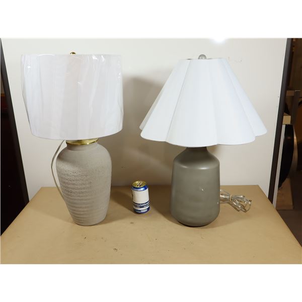 LOT DE 2 LAMPES DE TABLE