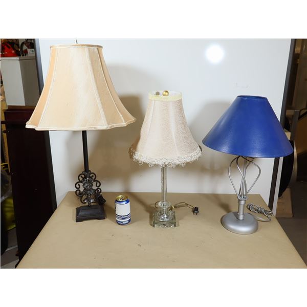 LOT DE 3 LAMPES DE TABLE